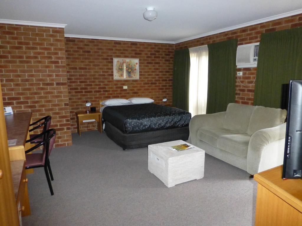 Inverloch Central Motor Inn Bagian luar foto
