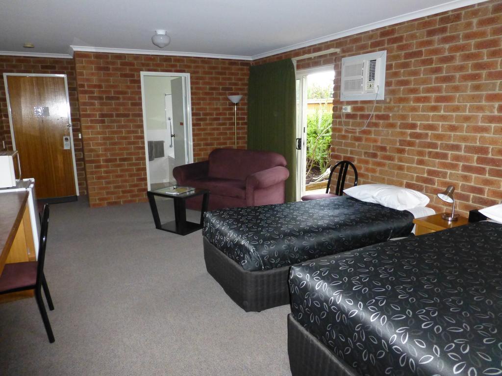 Inverloch Central Motor Inn Bagian luar foto