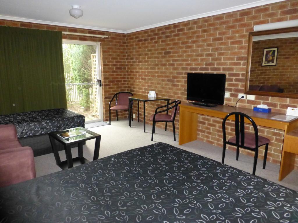 Inverloch Central Motor Inn Bagian luar foto