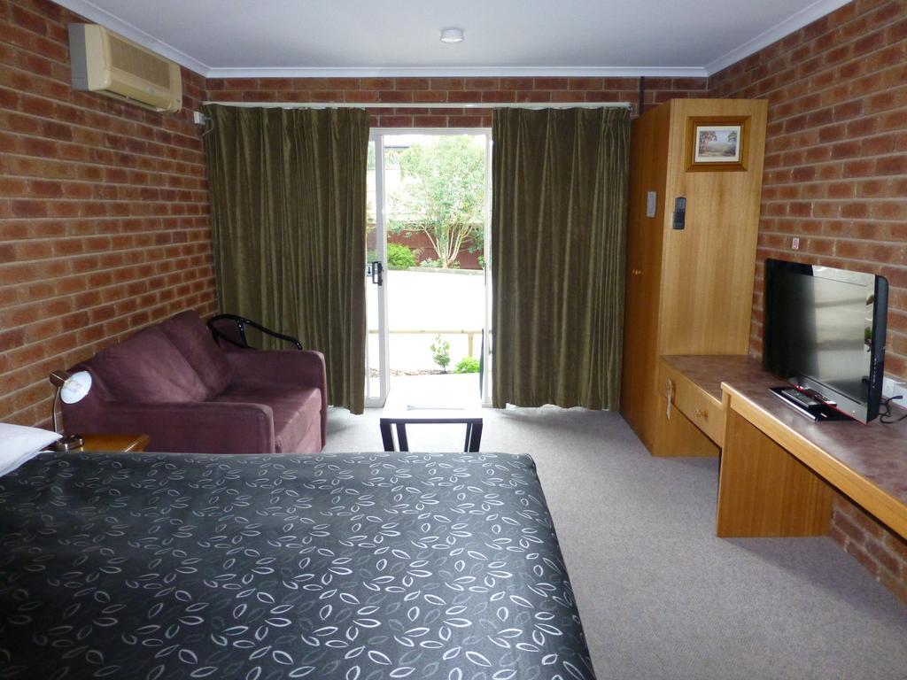 Inverloch Central Motor Inn Bagian luar foto