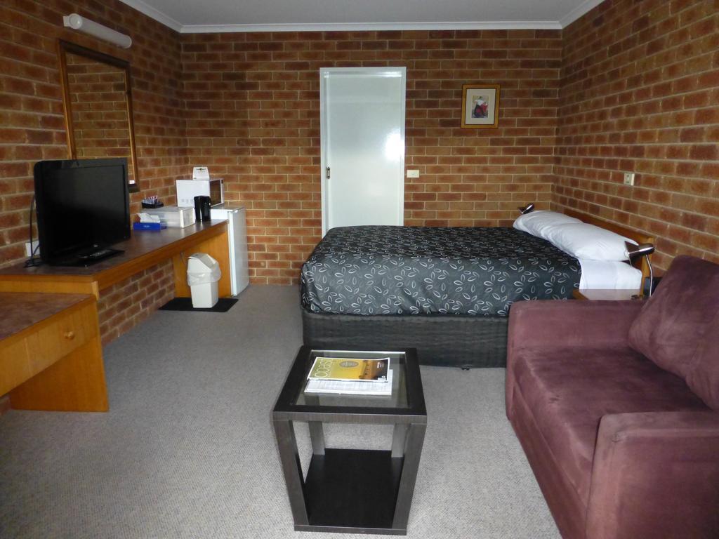 Inverloch Central Motor Inn Bagian luar foto